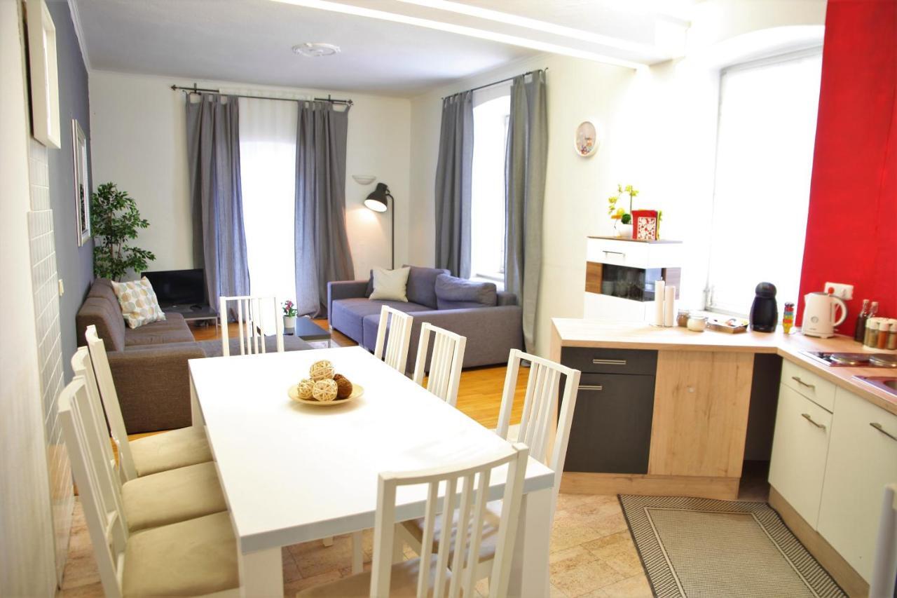 Spacious Apartment In The Heart Of อินส์บรุค ภายนอก รูปภาพ