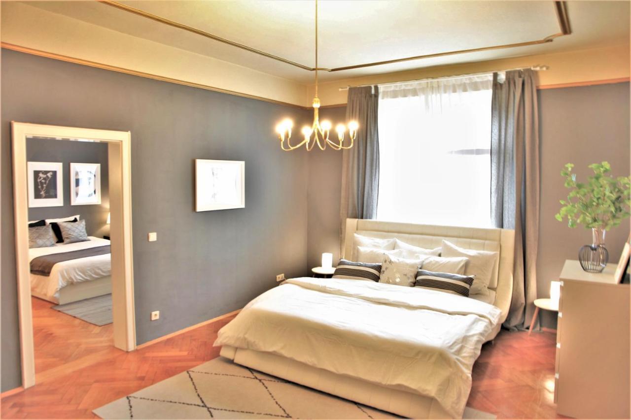 Spacious Apartment In The Heart Of อินส์บรุค ภายนอก รูปภาพ