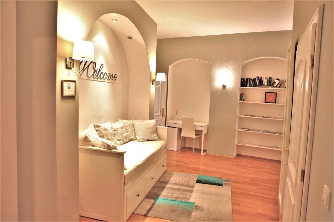 Spacious Apartment In The Heart Of อินส์บรุค ภายนอก รูปภาพ